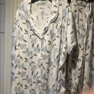 NWT Sz 4x white w/flowers Capri set Croft & barrow